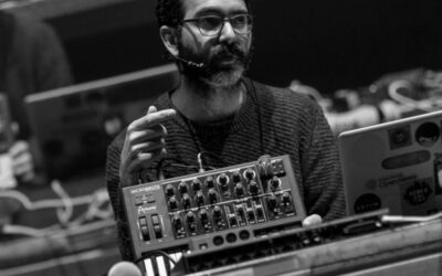 El músico e investigador Jesús Jara imparte un taller de música y espacio en Azuaga
